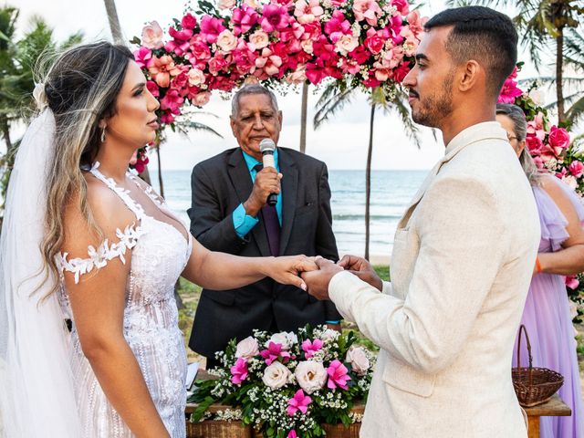 O casamento de Douglas e Helen em Mata de São João, Bahia 31