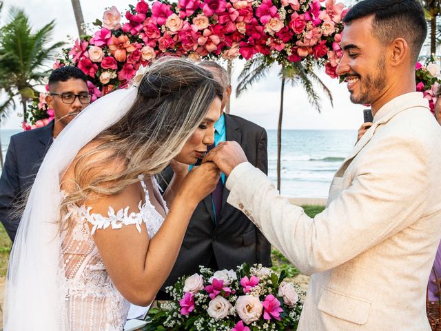 O casamento de Douglas e Helen em Mata de São João, Bahia 35