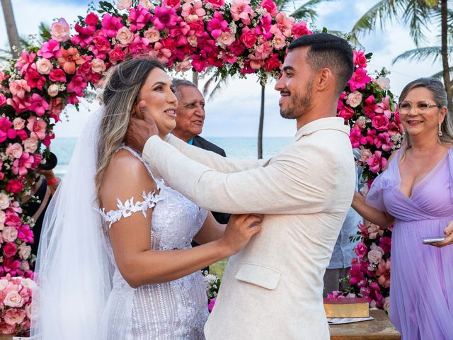 O casamento de Douglas e Helen em Mata de São João, Bahia 39