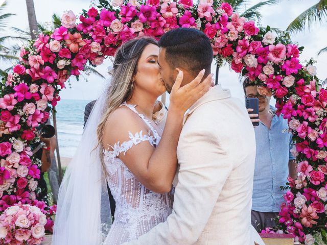 O casamento de Douglas e Helen em Mata de São João, Bahia 40