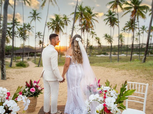 O casamento de Douglas e Helen em Mata de São João, Bahia 43