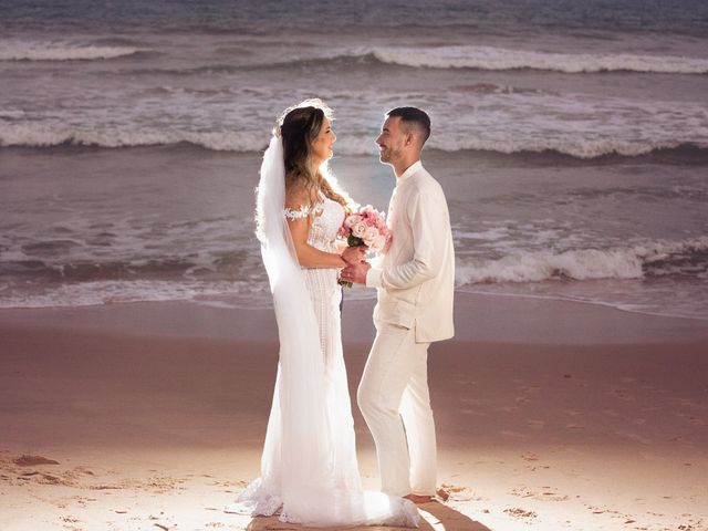 O casamento de Douglas e Helen em Mata de São João, Bahia 55