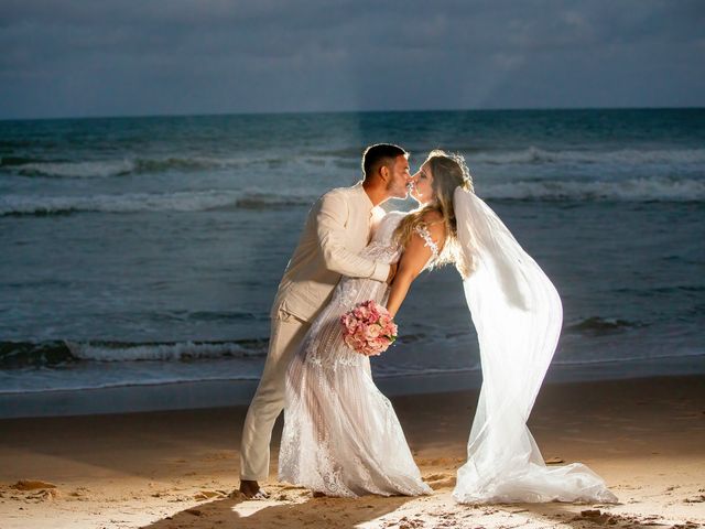 O casamento de Douglas e Helen em Mata de São João, Bahia 58