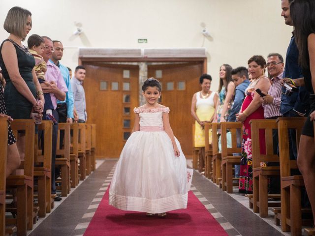 O casamento de Adriano e Camila em Vitória, Espírito Santo 19