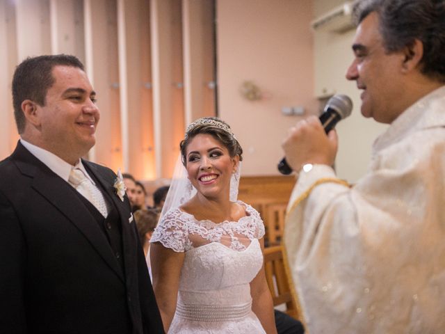 O casamento de Adriano e Camila em Vitória, Espírito Santo 35