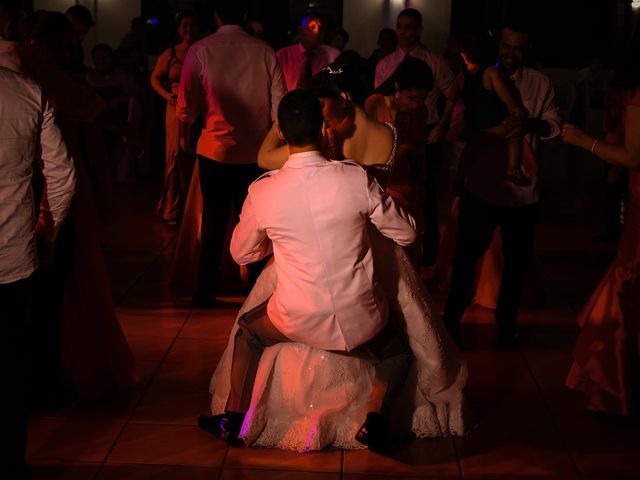 O casamento de Larissa e Patrique em Três de Maio, Rio Grande do Sul 19