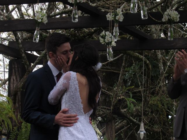 O casamento de Vinícius e Ingrid em Aguas da Prata, São Paulo Estado 18