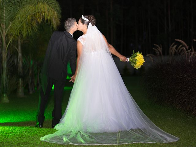 O casamento de Luciano e Carina em Fazenda Rio Grande, Paraná 36