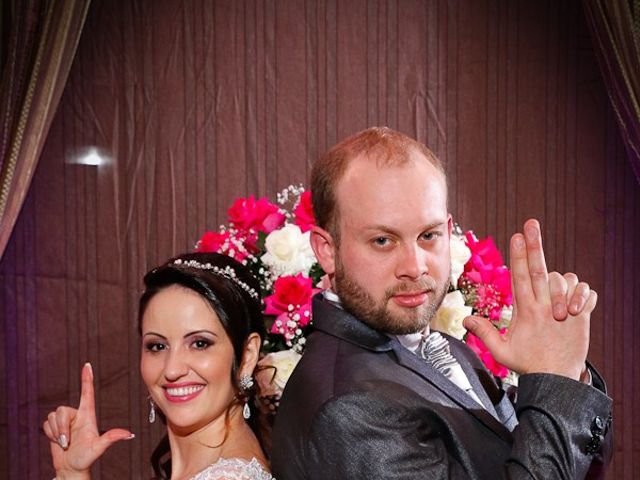 O casamento de Jhonatan e Luciane em Cascavel, Paraná 35