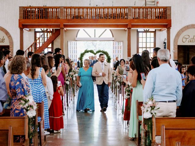 O casamento de Kae e Laura em Poconé, Mato Grosso 41