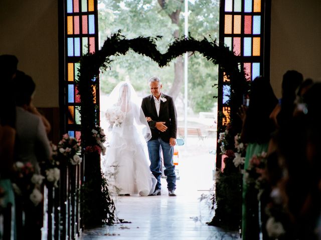 O casamento de Kae e Laura em Poconé, Mato Grosso 52