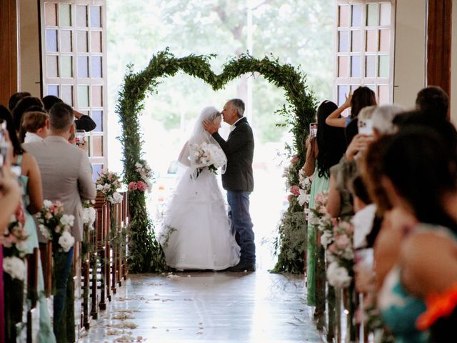 O casamento de Kae e Laura em Poconé, Mato Grosso 55