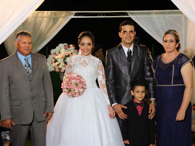 O casamento de Simonides e Beatriz  em Aloândia, Goiás 37