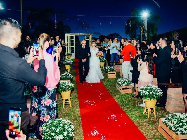 O casamento de Lucas e Amanda em Gravataí, Rio Grande do Sul 13