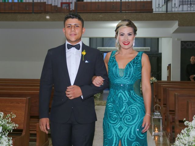 O casamento de Emelly e Sandro em Joinville, Santa Catarina 15