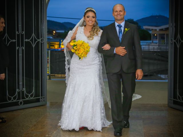 O casamento de Emelly e Sandro em Joinville, Santa Catarina 17