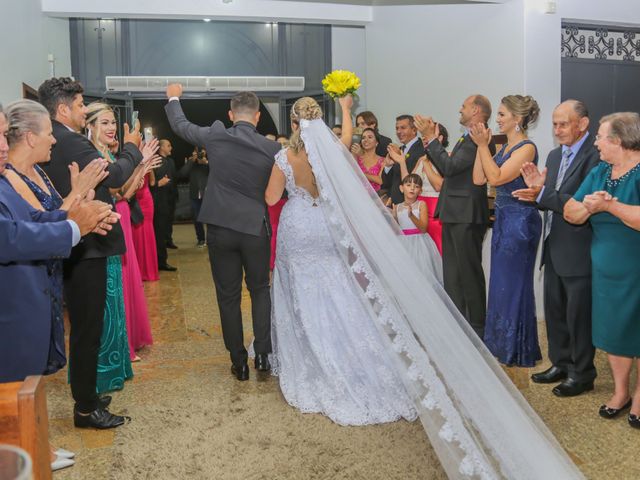 O casamento de Emelly e Sandro em Joinville, Santa Catarina 33