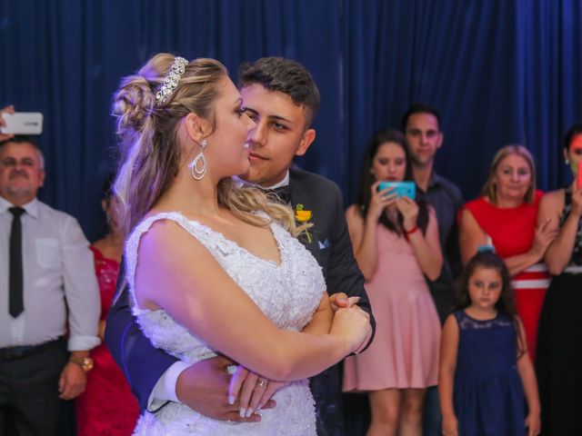 O casamento de Emelly e Sandro em Joinville, Santa Catarina 60