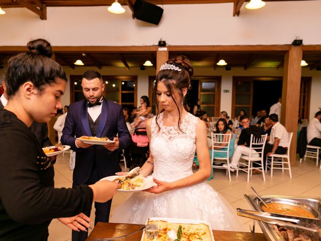 O casamento de Lucas e Vitoria em São José dos Pinhais, Paraná 25