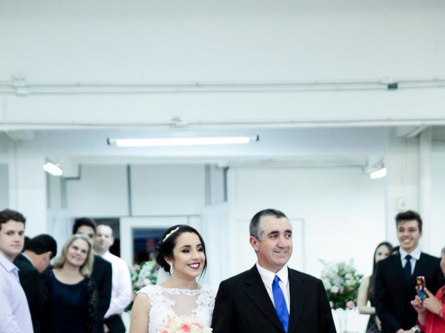 O casamento de Marie Fernandes e Leonardo  em Porto Alegre, Rio Grande do Sul 20