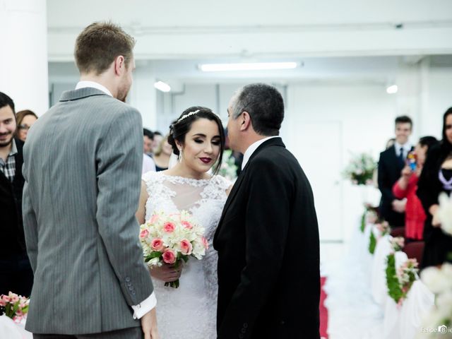 O casamento de Marie Fernandes e Leonardo  em Porto Alegre, Rio Grande do Sul 21