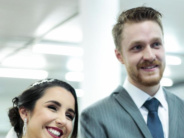 O casamento de Marie Fernandes e Leonardo  em Porto Alegre, Rio Grande do Sul 24