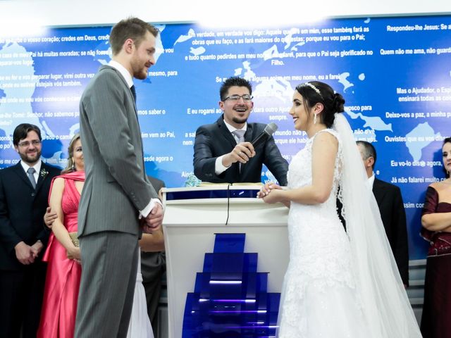 O casamento de Marie Fernandes e Leonardo  em Porto Alegre, Rio Grande do Sul 32