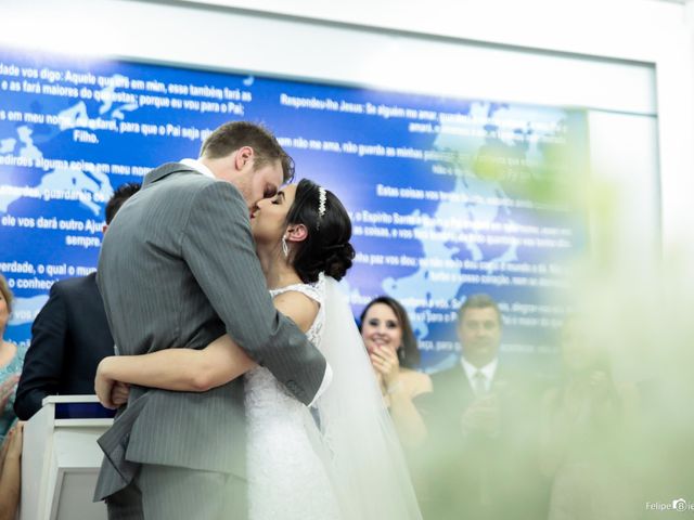 O casamento de Marie Fernandes e Leonardo  em Porto Alegre, Rio Grande do Sul 34