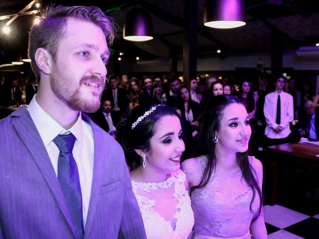 O casamento de Marie Fernandes e Leonardo  em Porto Alegre, Rio Grande do Sul 48