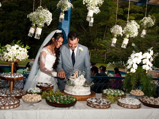 O casamento de Aluysio e Mariele em Santa Luzia, Minas Gerais 35