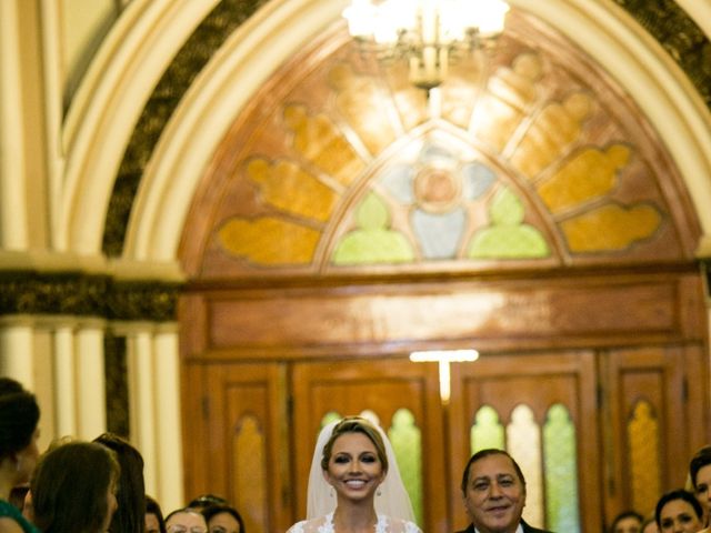 O casamento de Felipe e Fernanda em Belo Horizonte, Minas Gerais 22