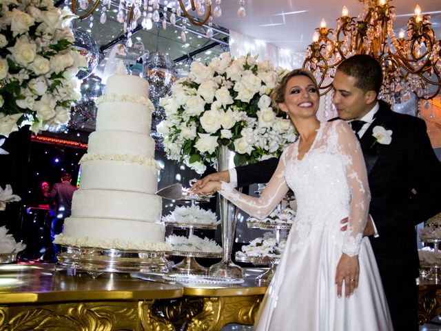 O casamento de Felipe e Fernanda em Belo Horizonte, Minas Gerais 38