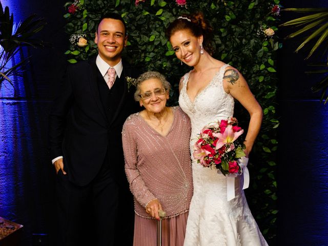 O casamento de Leonardo e Ana Carolina em Curitiba, Paraná 33