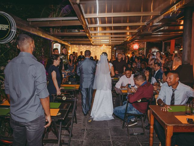 O casamento de Anderson e Viviane em Porto Alegre, Rio Grande do Sul 27