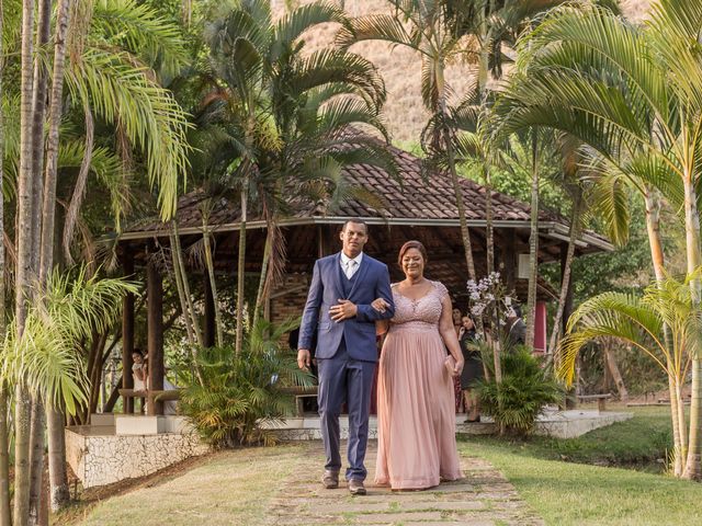 O casamento de Thales e Larissa em Timóteo, Minas Gerais 24