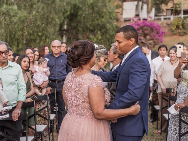 O casamento de Thales e Larissa em Timóteo, Minas Gerais 26