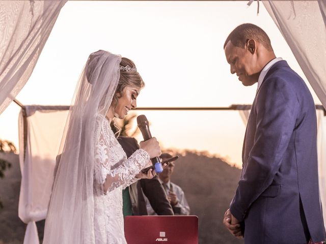 O casamento de Thales e Larissa em Timóteo, Minas Gerais 35