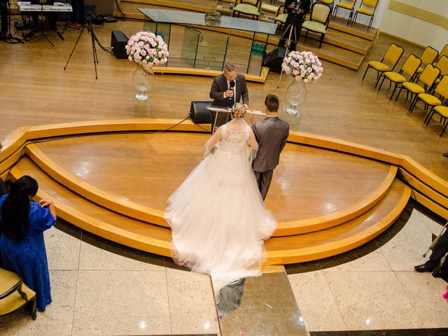 O casamento de Uriel e Larissa em Curitiba, Paraná 26