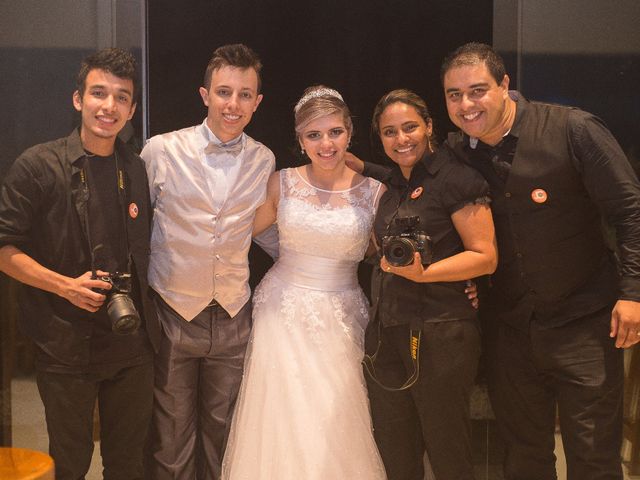 O casamento de Uriel e Larissa em Curitiba, Paraná 36