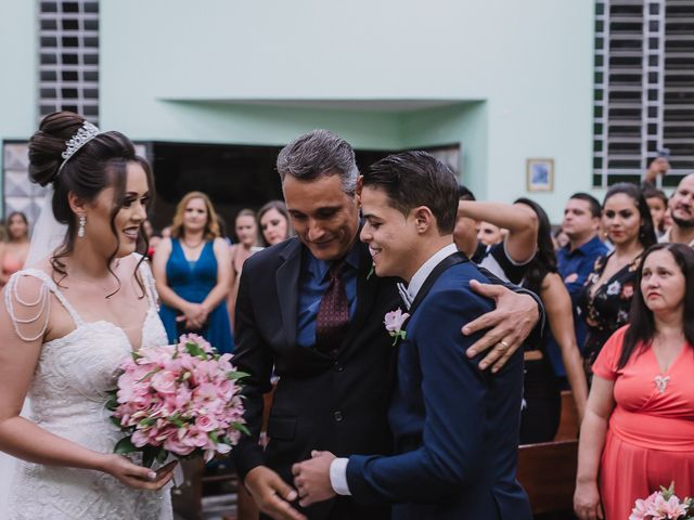 O casamento de Thiago e Raphaela em Belo Horizonte, Minas Gerais 33