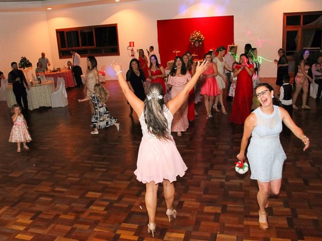 O casamento de Junior e Paula em Caxias do Sul, Rio Grande do Sul 27