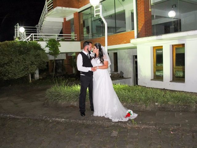 O casamento de Junior e Paula em Caxias do Sul, Rio Grande do Sul 33