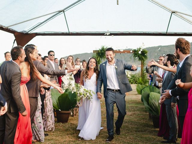 O casamento de Vinicius e Lisiana em Garopaba, Santa Catarina 31