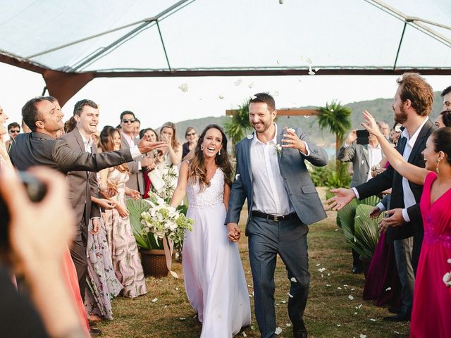 O casamento de Vinicius e Lisiana em Garopaba, Santa Catarina 33