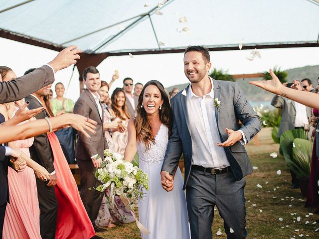 O casamento de Vinicius e Lisiana em Garopaba, Santa Catarina 34