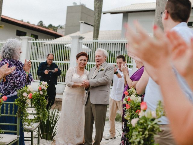 O casamento de José e Terezinha em Bombinhas, Santa Catarina 35