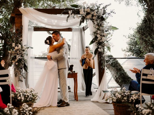 O casamento de Victória e Leonardo em Porto Alegre, Rio Grande do Sul 35