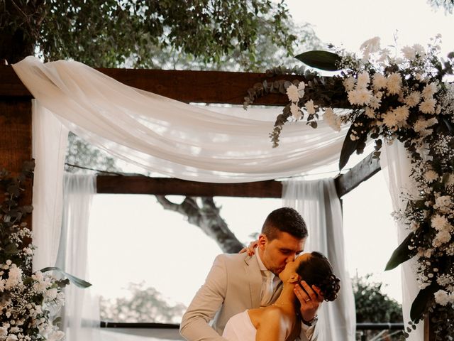 O casamento de Victória e Leonardo em Porto Alegre, Rio Grande do Sul 36