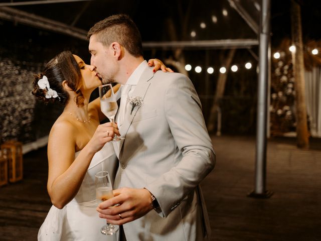 O casamento de Victória e Leonardo em Porto Alegre, Rio Grande do Sul 53