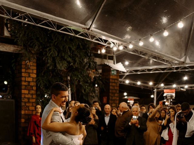 O casamento de Victória e Leonardo em Porto Alegre, Rio Grande do Sul 55